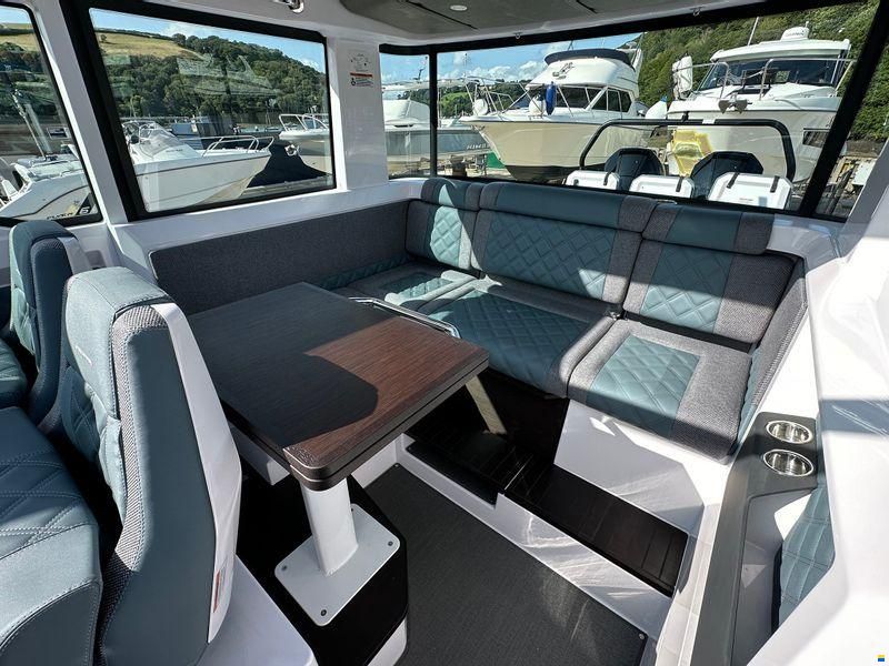 Axopar 37XC Cross Cabin