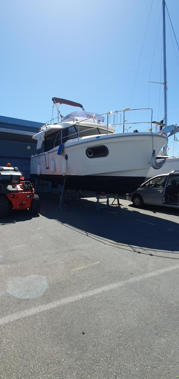 Beneteau Trawler 30