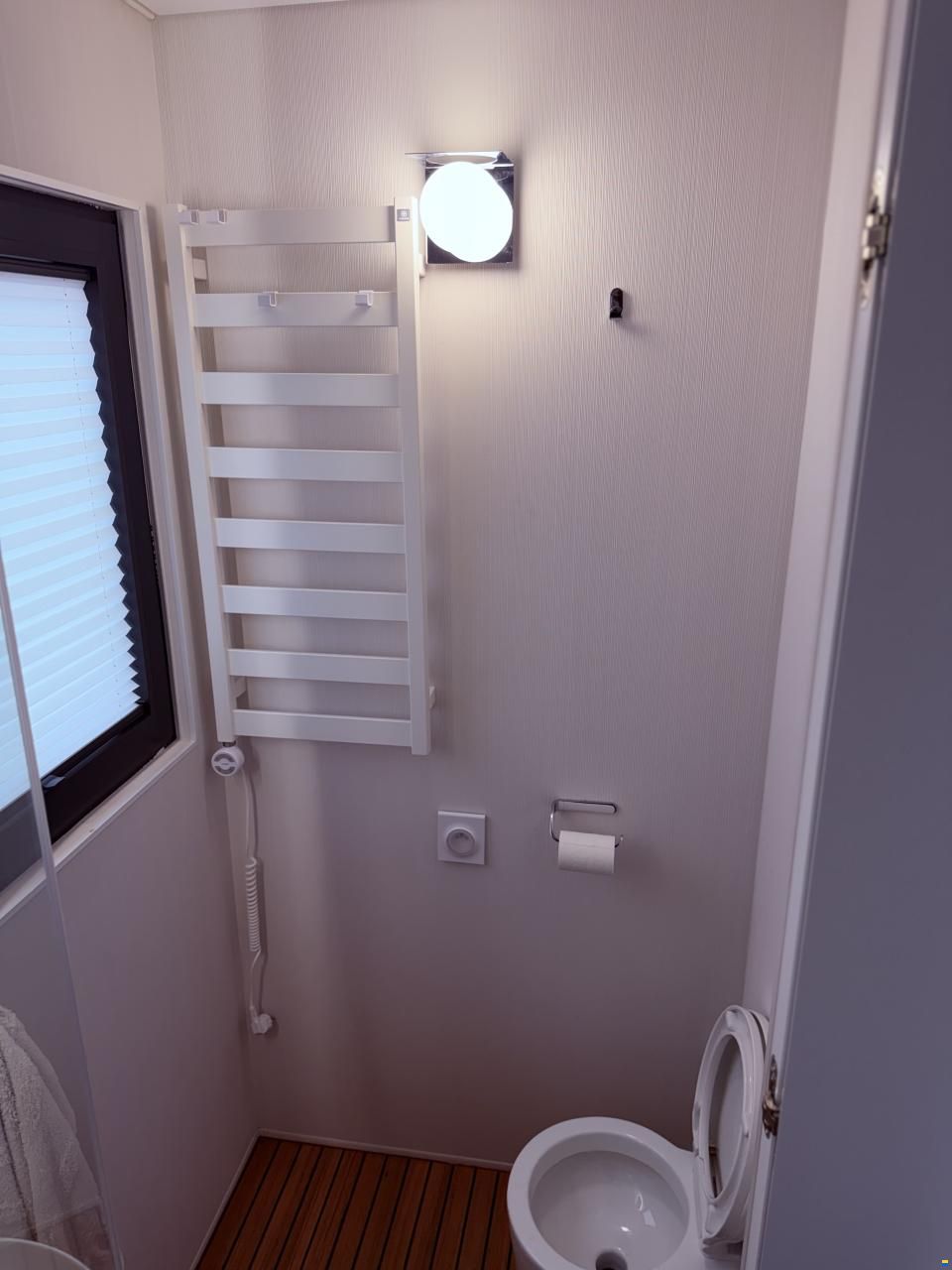 Aqua-House International Harmonia 400E