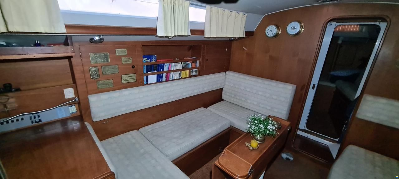 Camper & Nicholsons 35