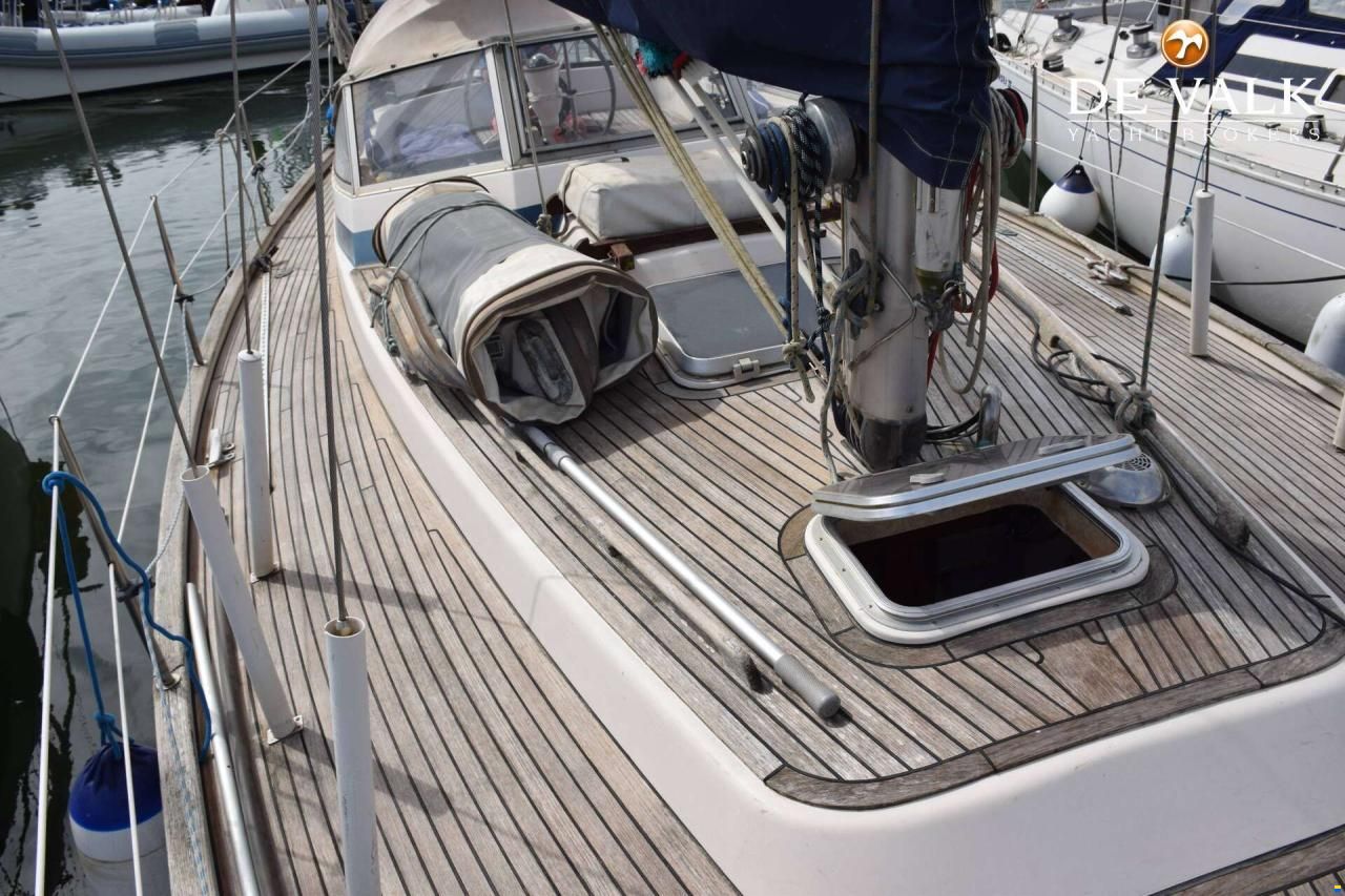 Hallberg-Rassy 352