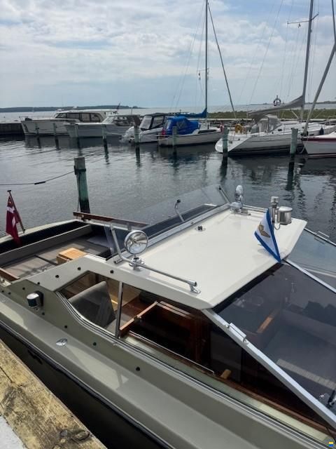 Coronet 24 Midi