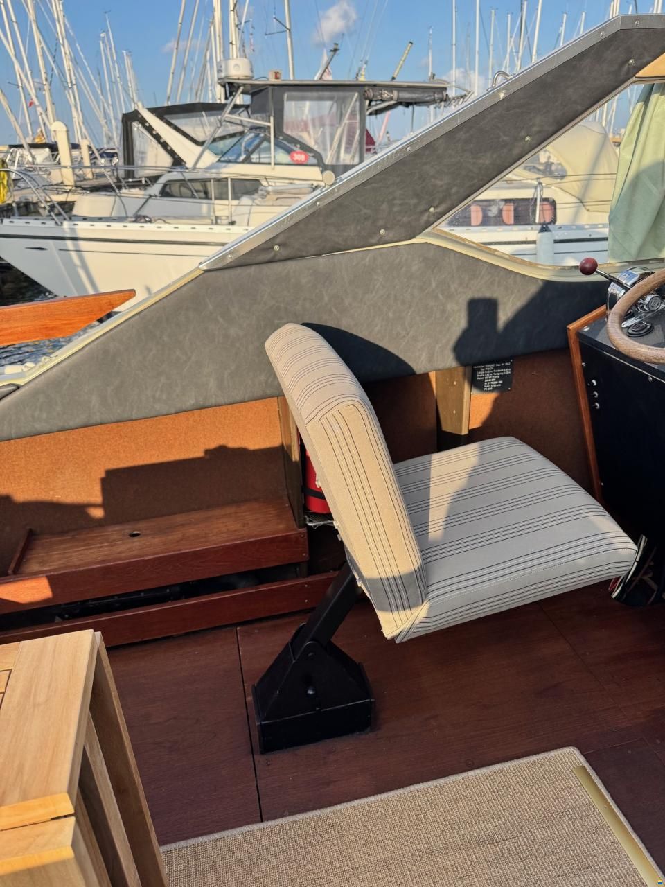 Coronet 24 Midi