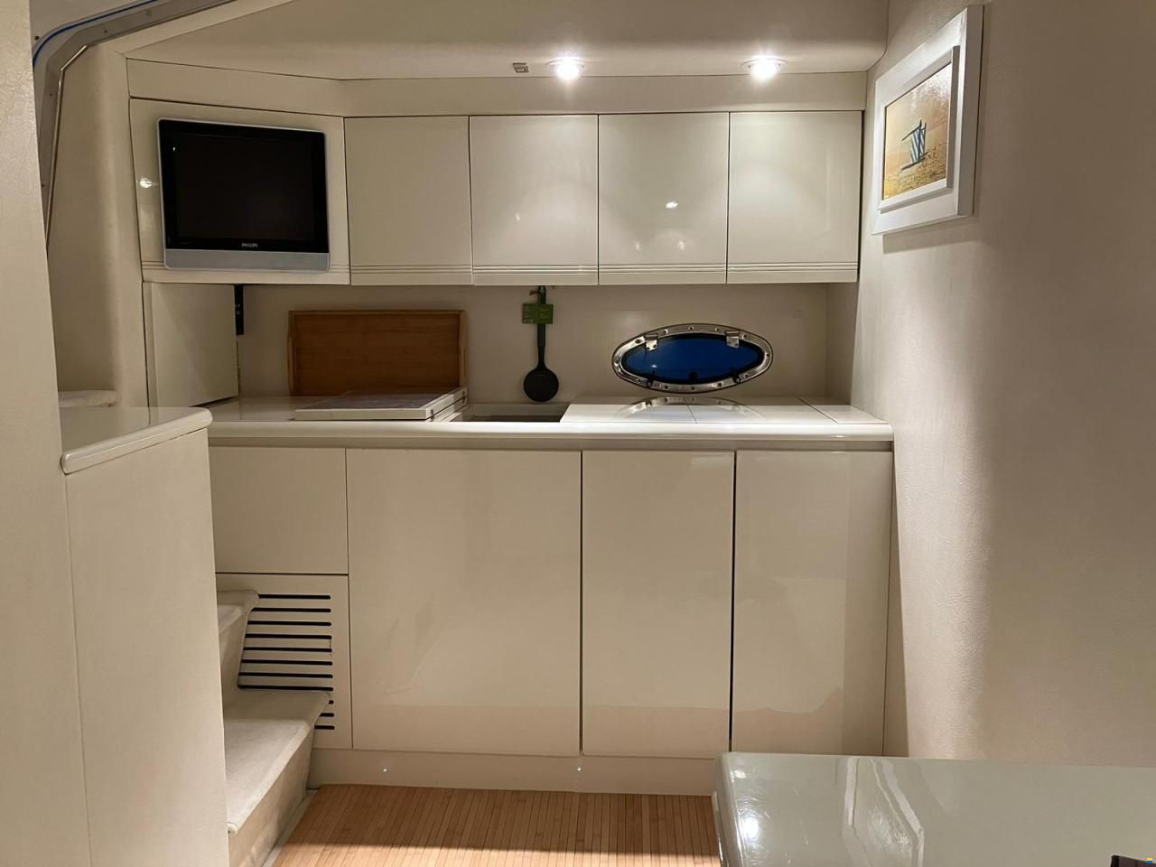Pershing 38