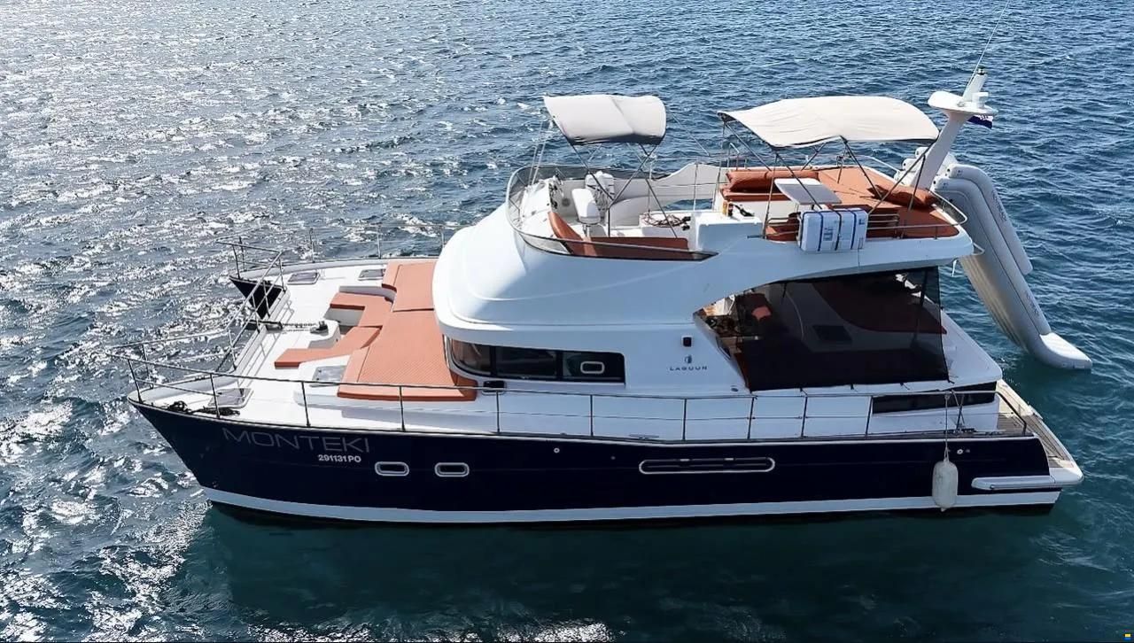 Lagoon Power 44