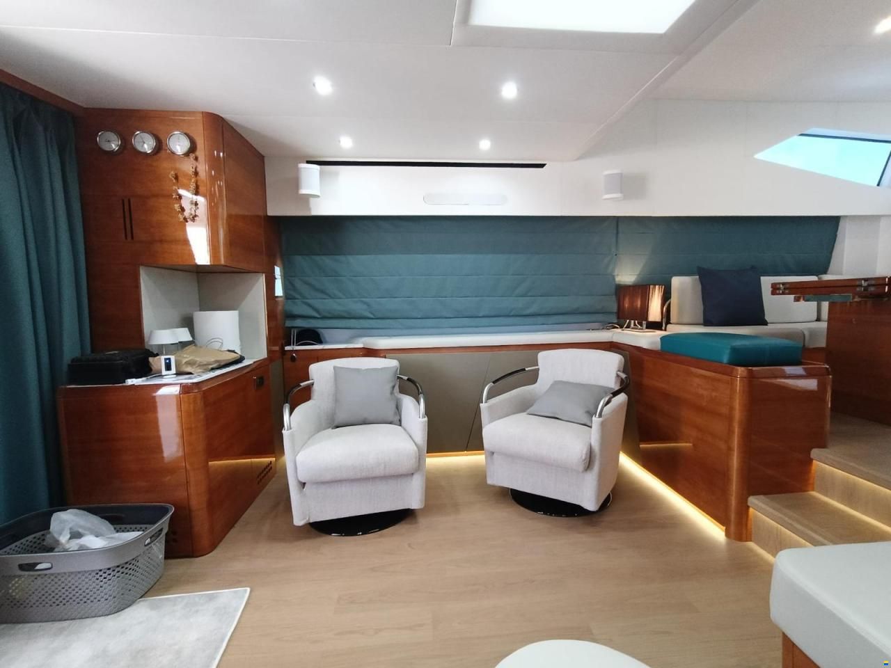 AICON Yachts 64