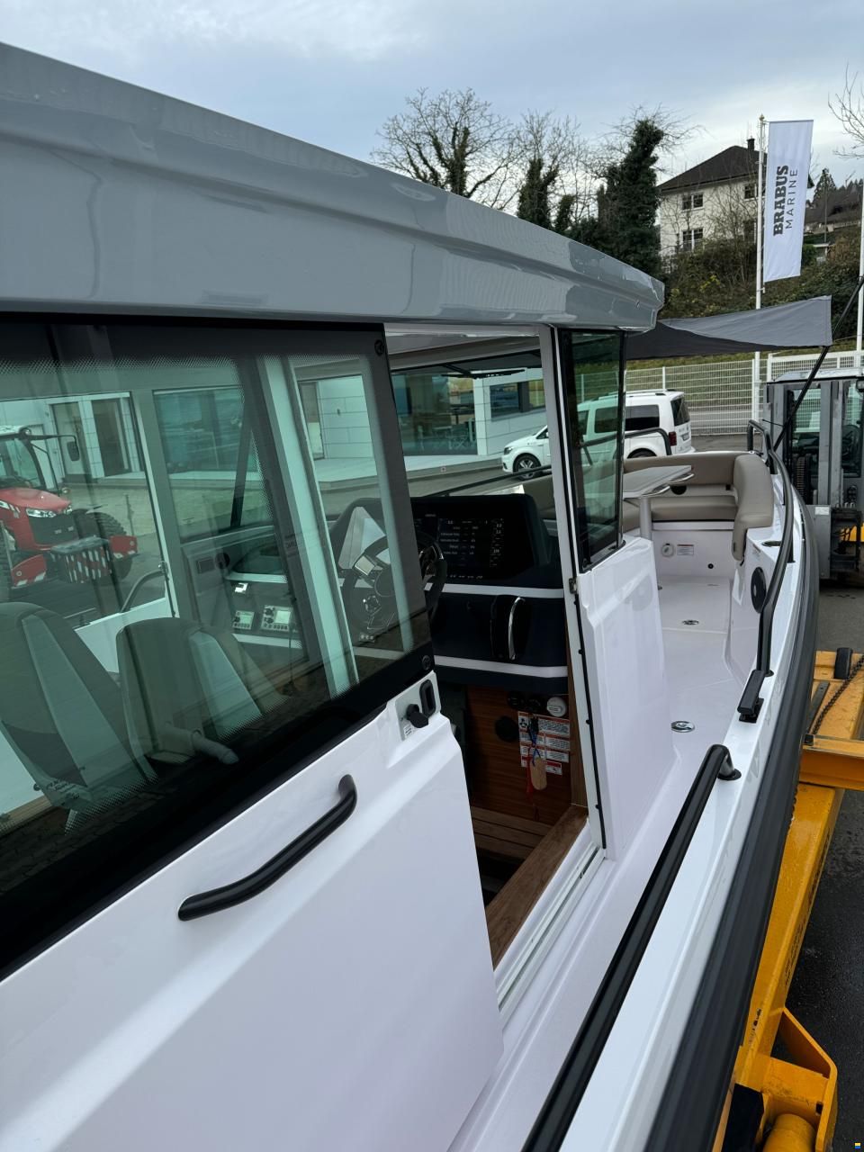 Axopar 28 Cabin