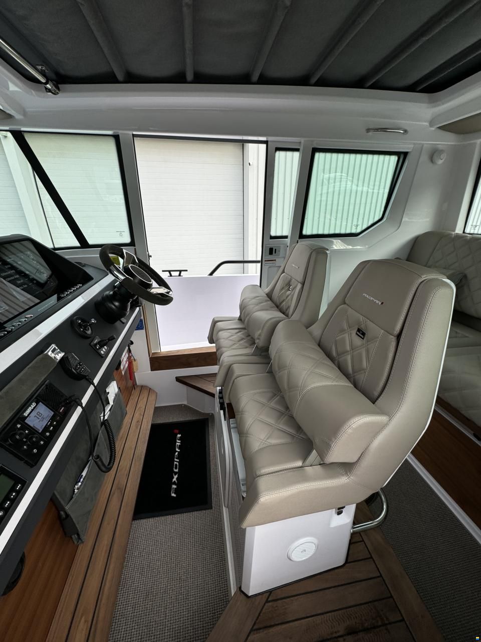 Axopar 28 Cabin