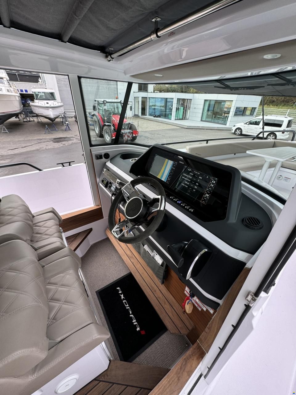 Axopar 28 Cabin