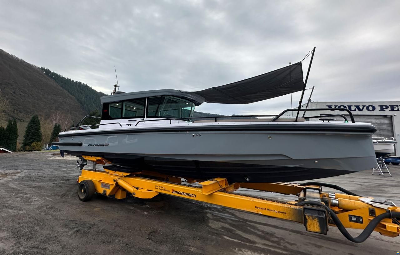 Axopar 28 Cabin