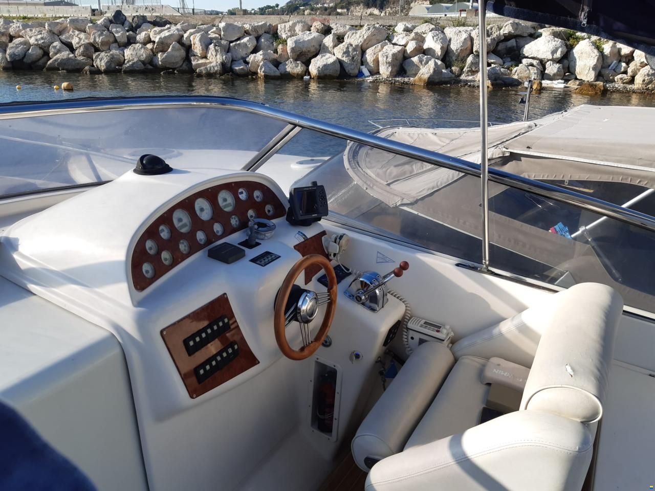Man&ograve; Marine 32