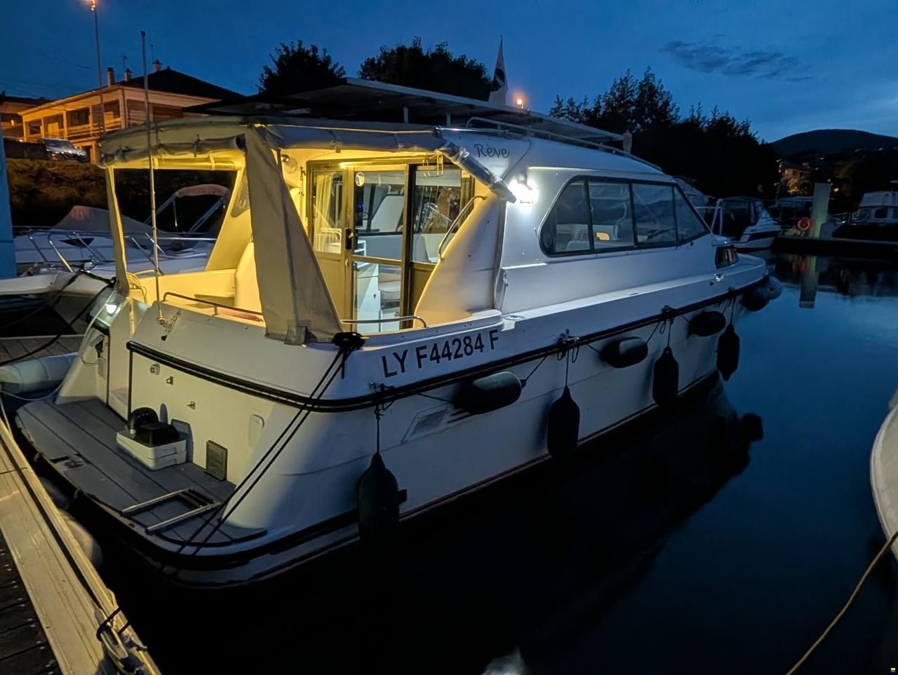 Rosebank Marine Sedan 31