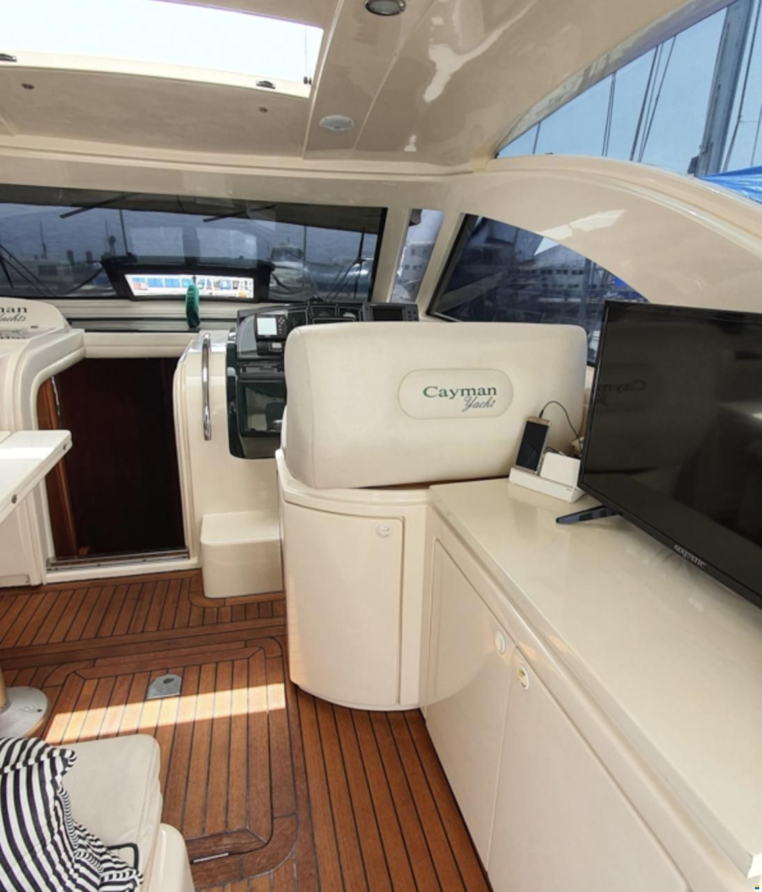 Cayman 38WA