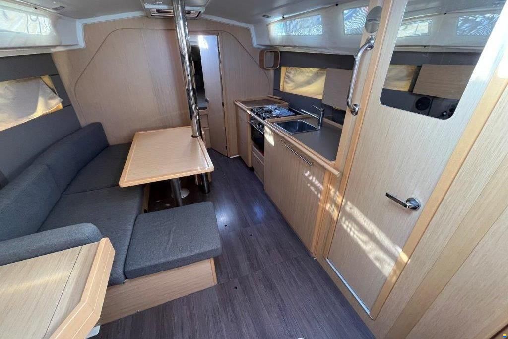 Beneteau Oceanis 38