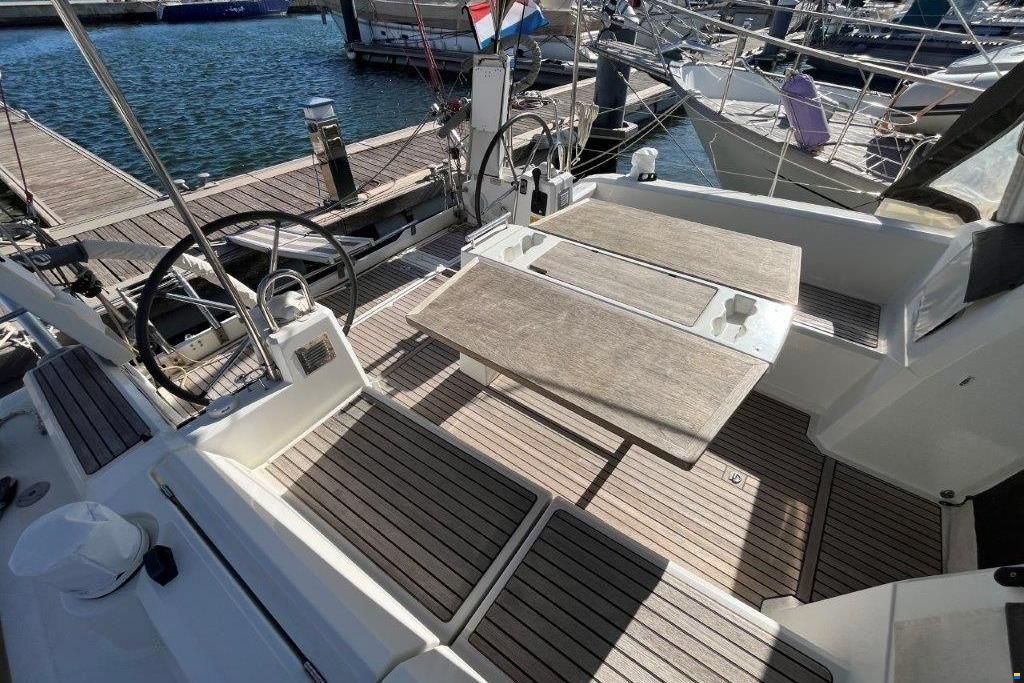 Beneteau Oceanis 38