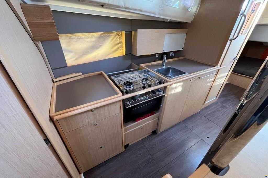 Beneteau Oceanis 38
