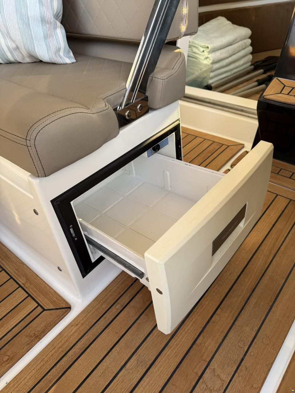 Corsiva Coaster 600DC