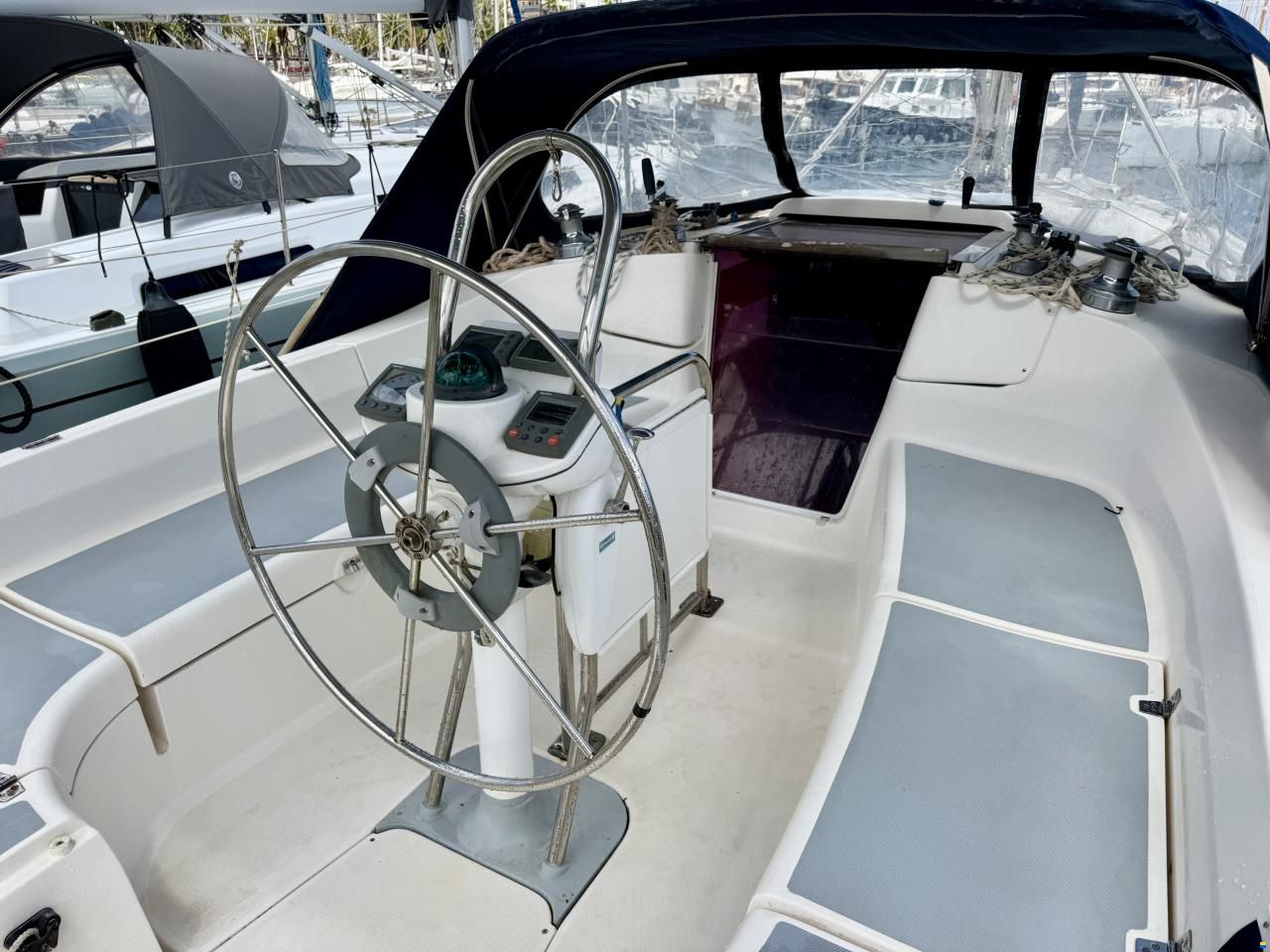 Hunter 356