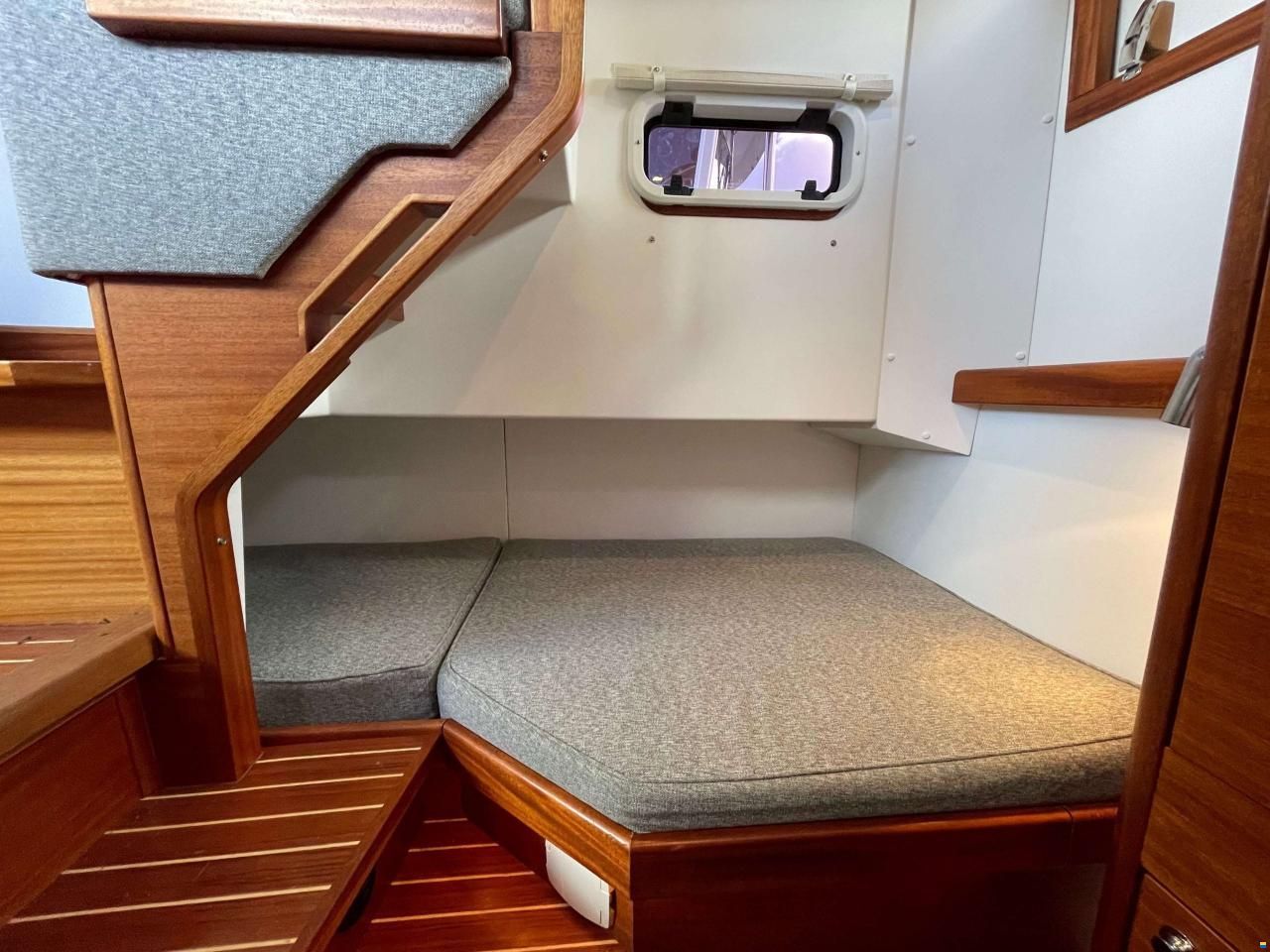 Paragon Yachts 31 Flybridge