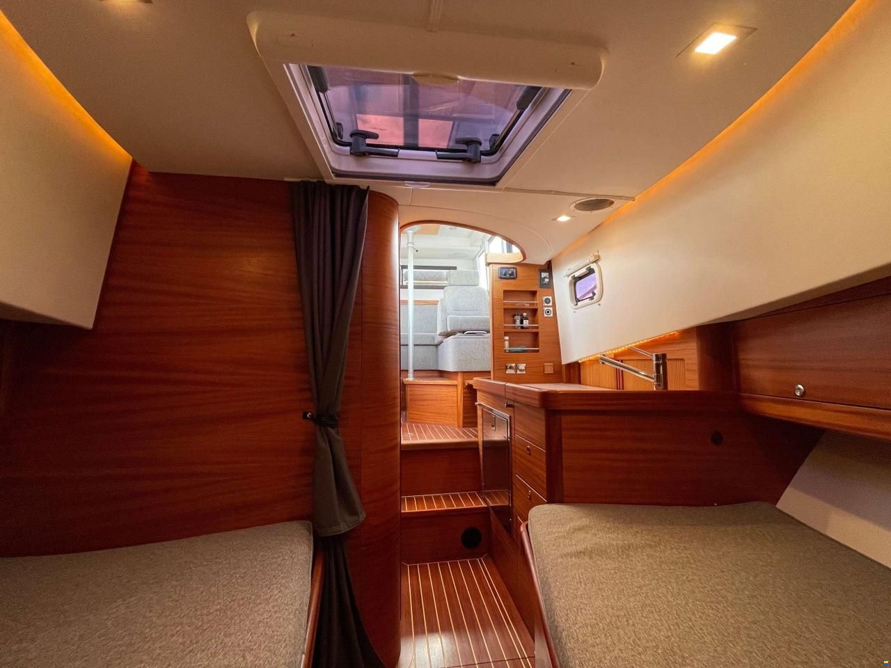 Paragon Yachts 31 Flybridge