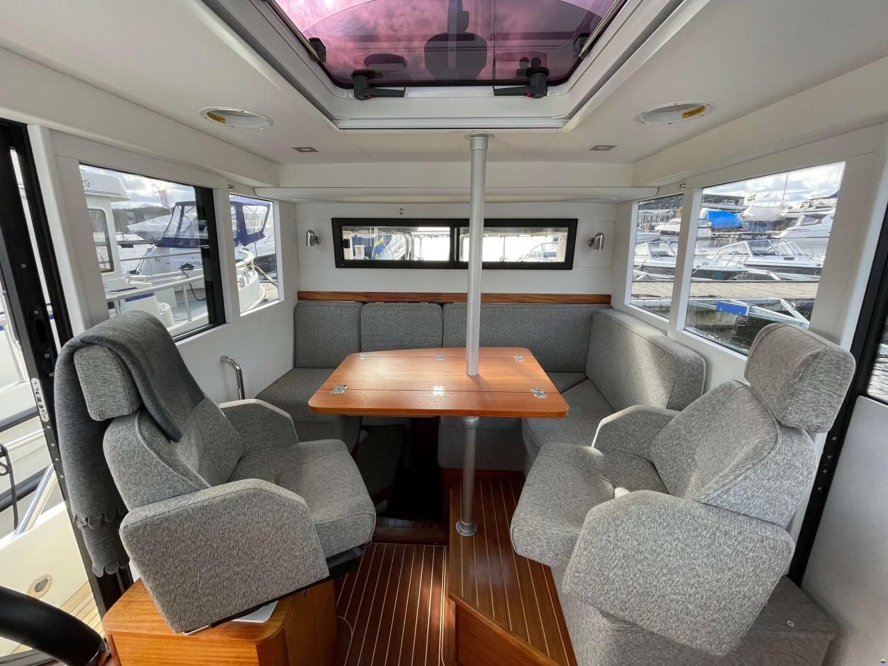 Paragon Yachts 31 Flybridge