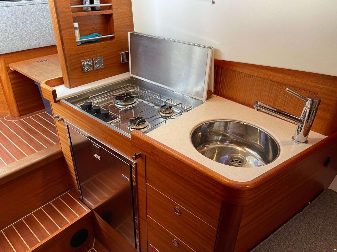 Paragon Yachts 31 Flybridge