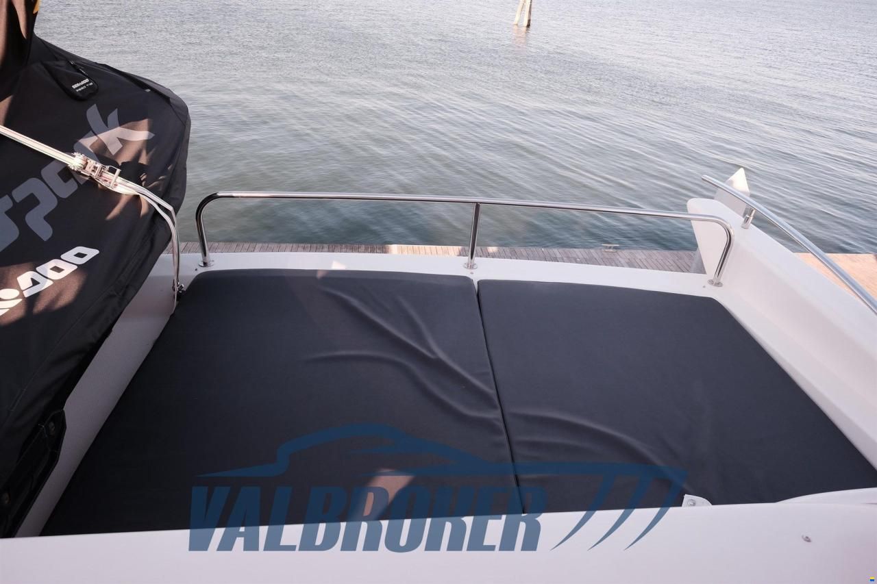 Azimut 68