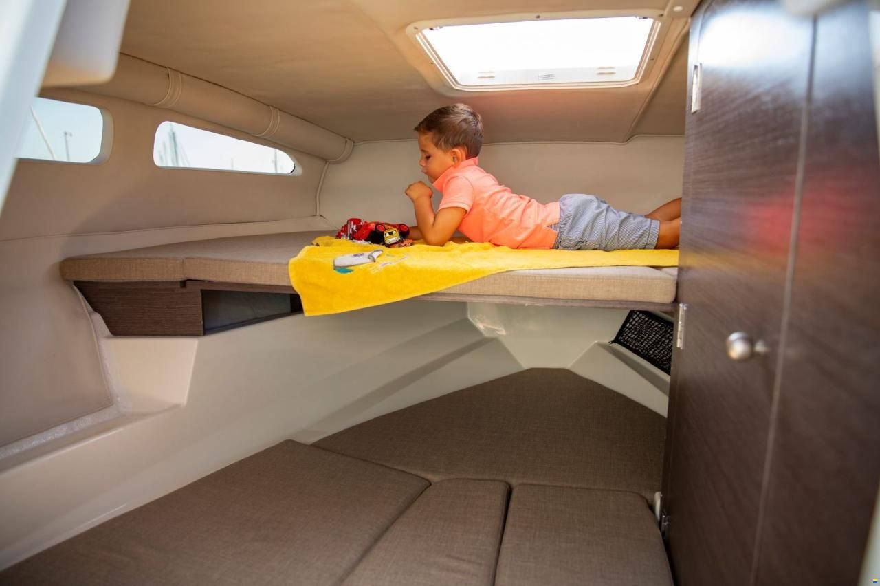 Bayliner VR6 CUDDY OB