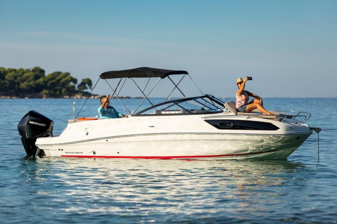 Bayliner VR6 CUDDY OB
