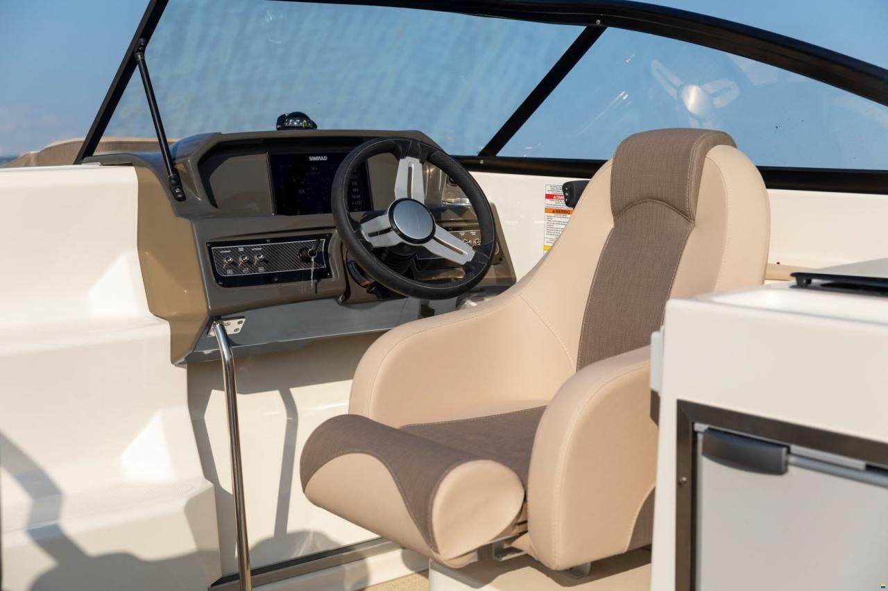 Bayliner VR6 CUDDY OB
