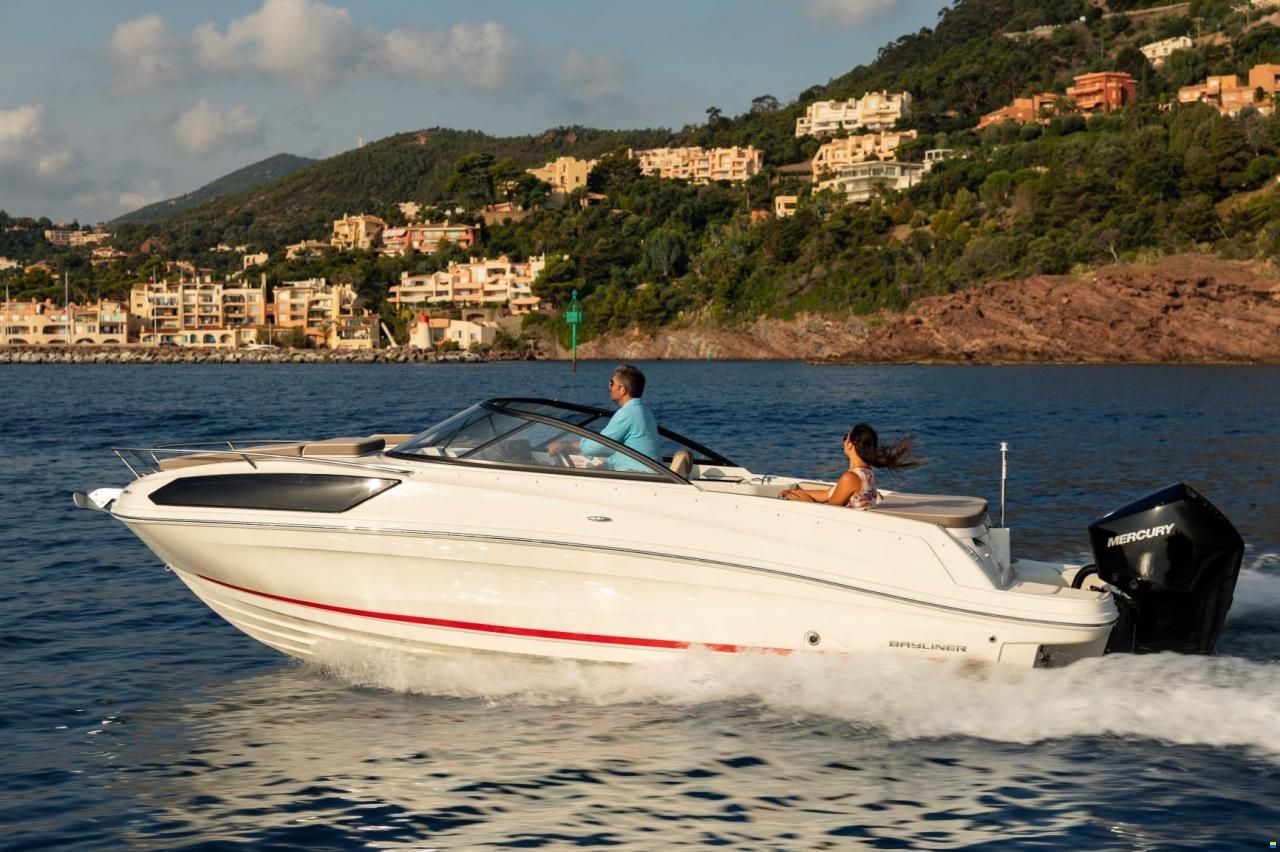 Bayliner VR6 CUDDY OB