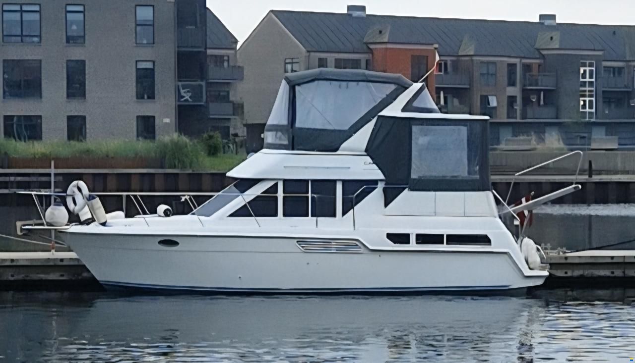 Carver 325 Flybridge Aft Cabin