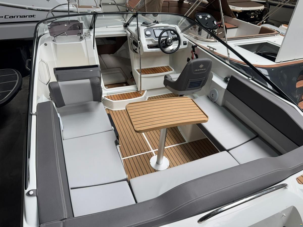 Jeanneau Cap Camarat 6.5 DC Serie 2 met nieuwe mo