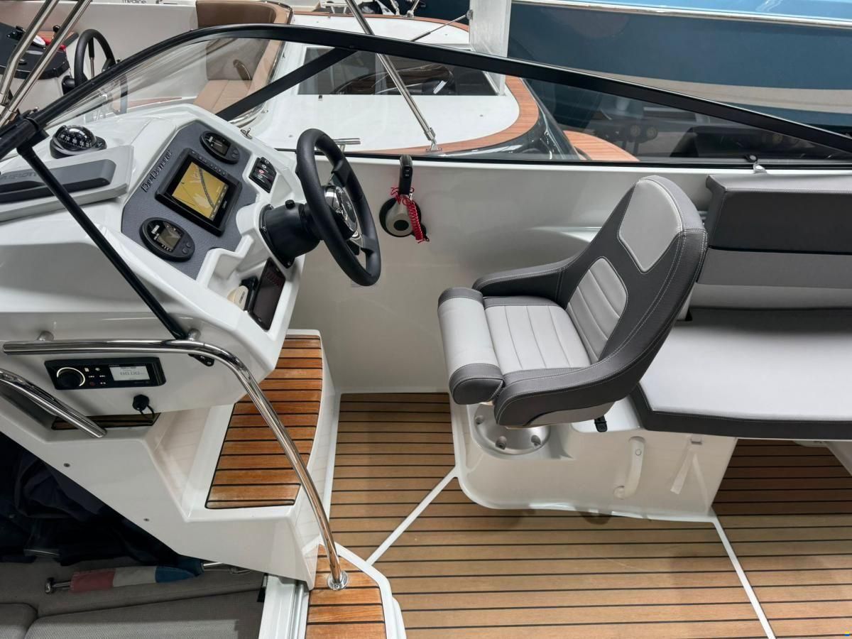 Jeanneau Cap Camarat 6.5 DC Serie 2 met nieuwe mo