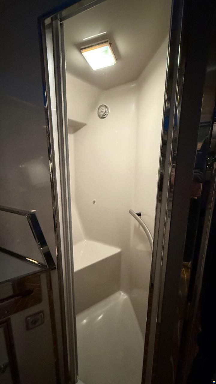 Sea Ray 400 Express Cruiser