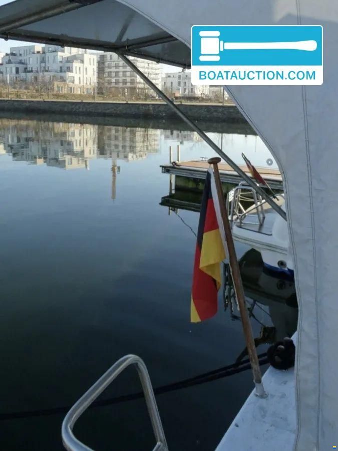 Motorboat 900