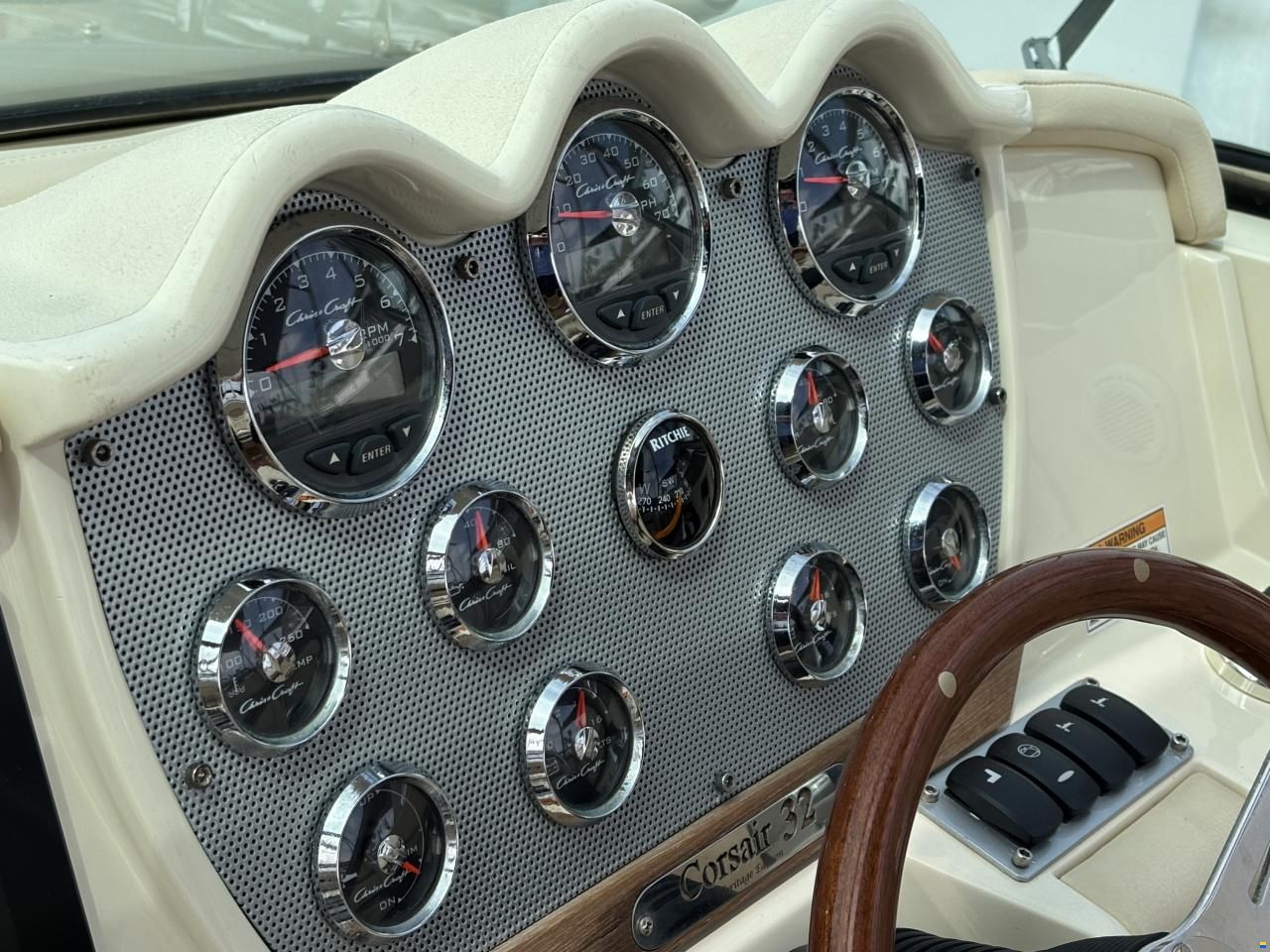 Chris Craft 32 Corsair