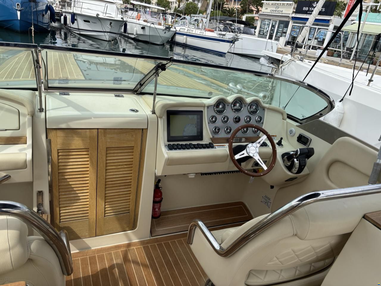 Chris Craft 32 Corsair