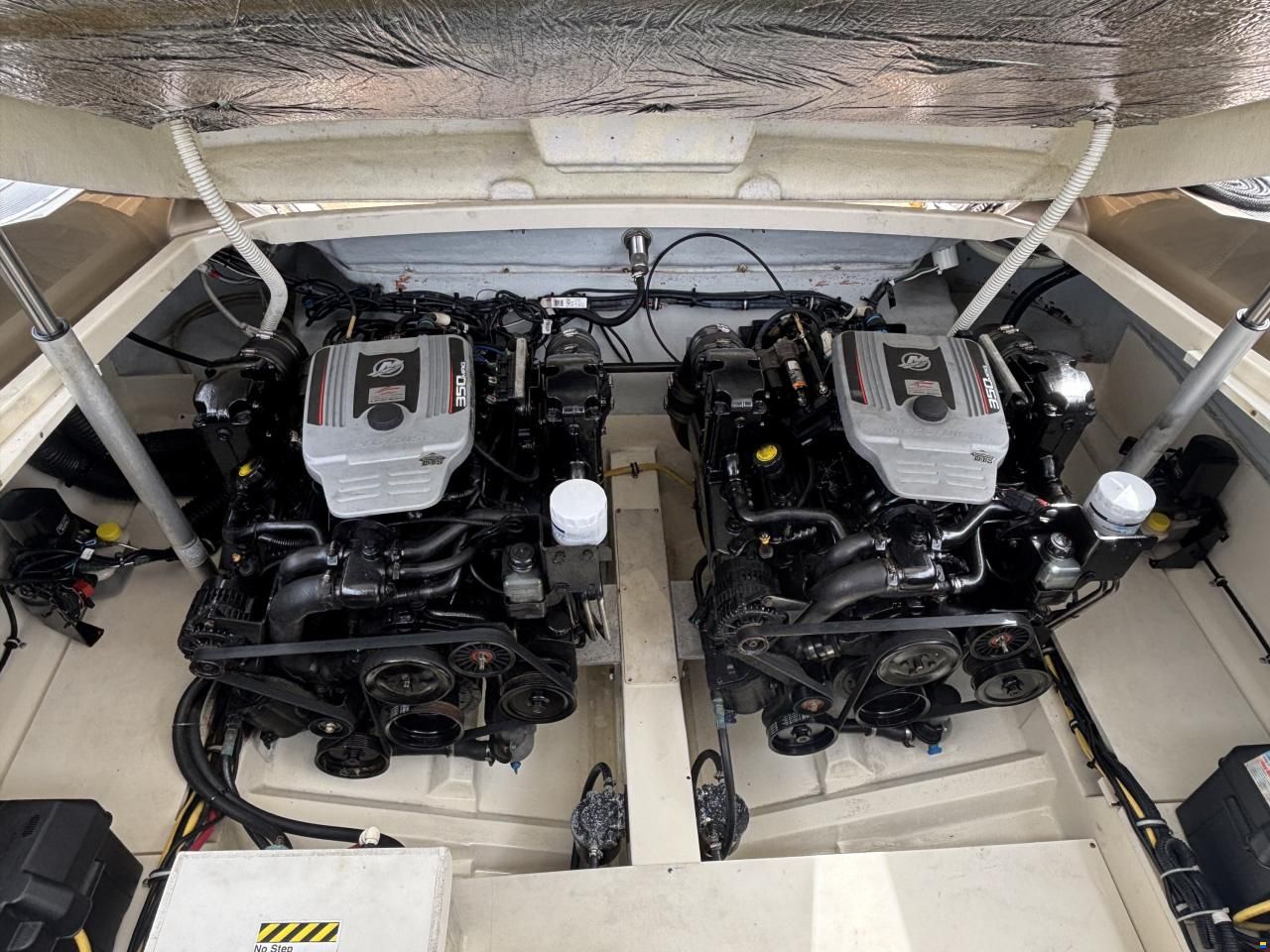 Chris Craft 32 Corsair