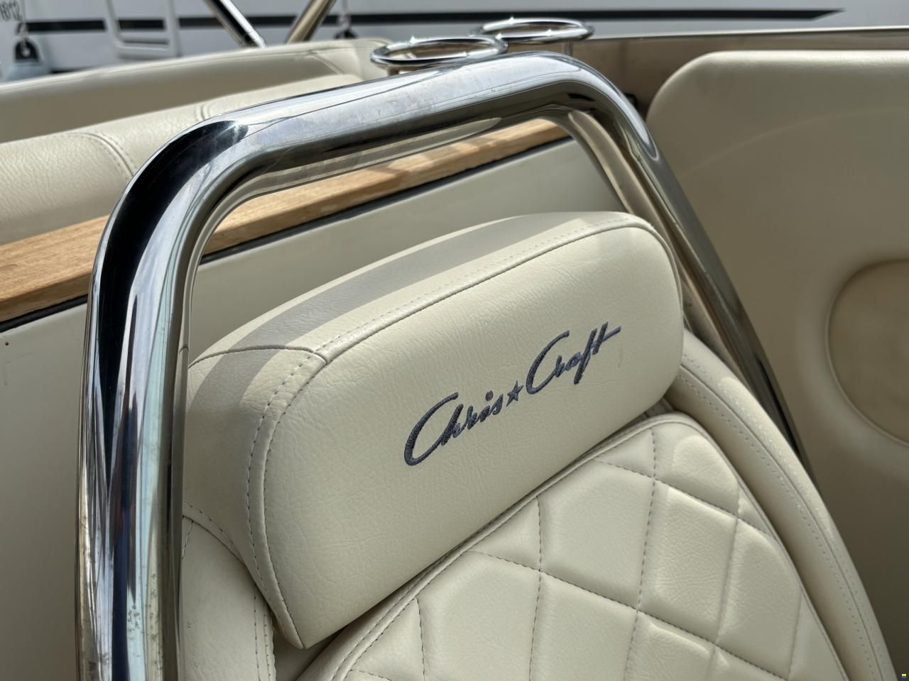 Chris Craft 32 Corsair