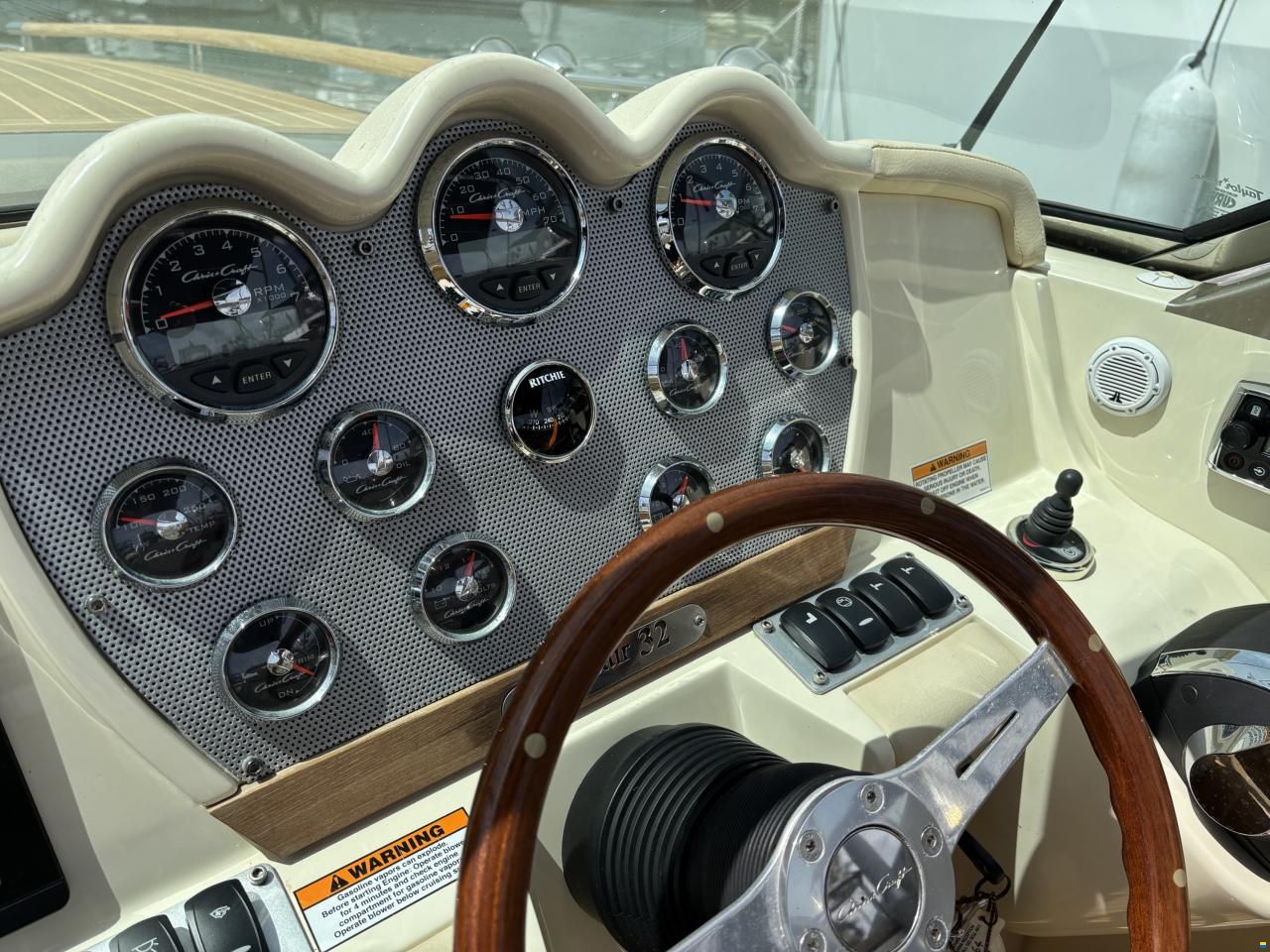 Chris Craft 32 Corsair