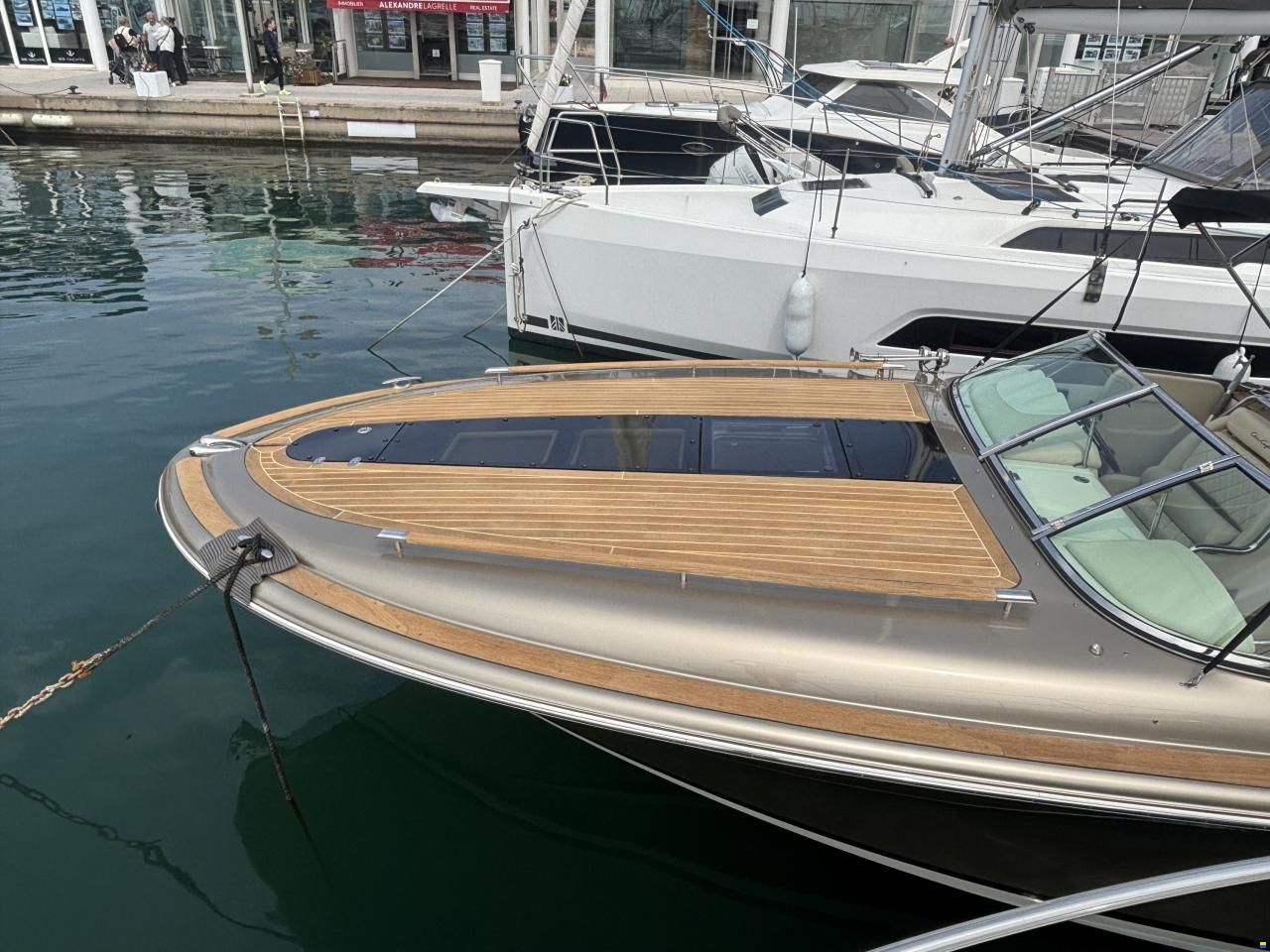 Chris Craft 32 Corsair