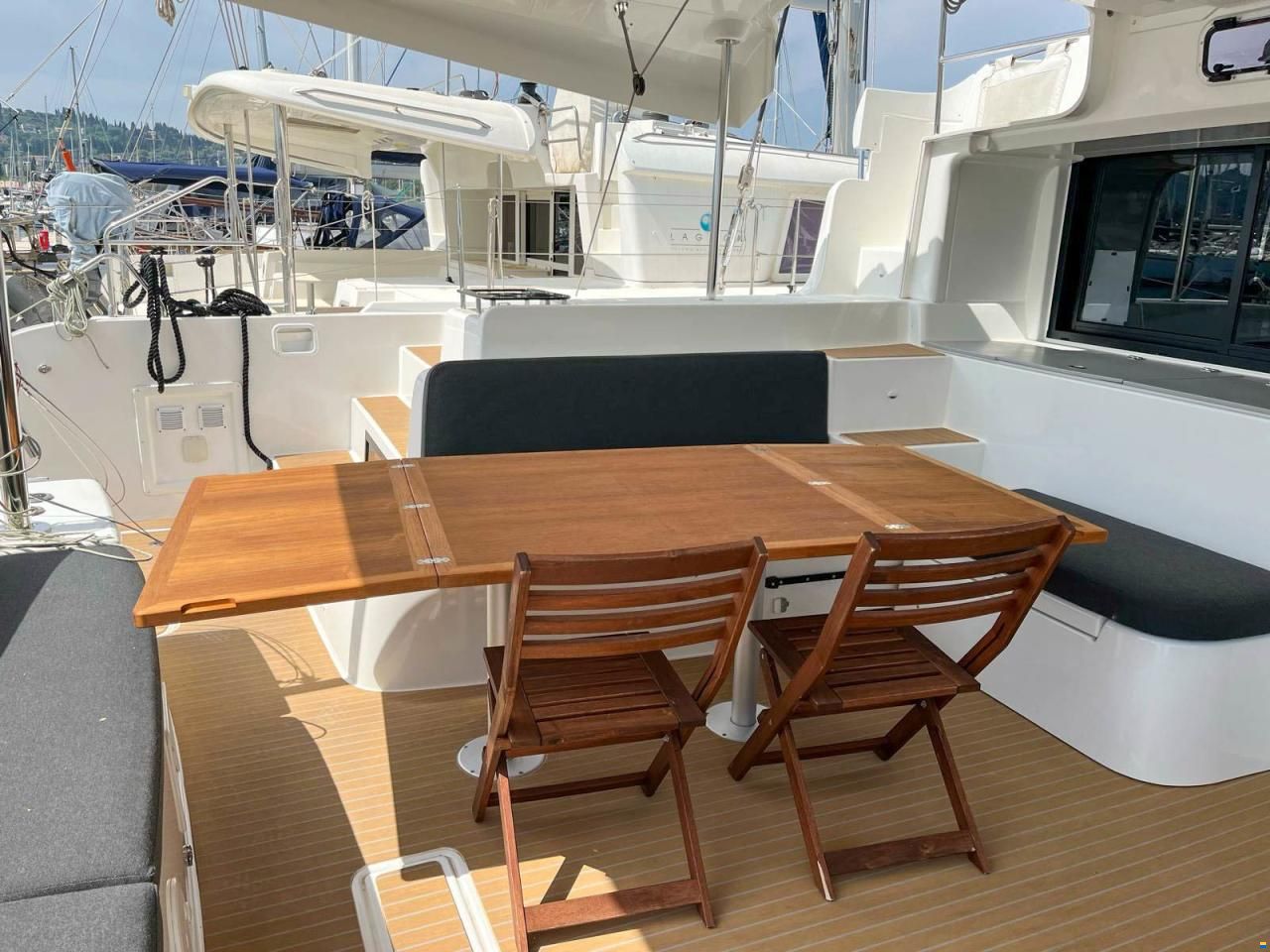 Lagoon 46 Owner's Version