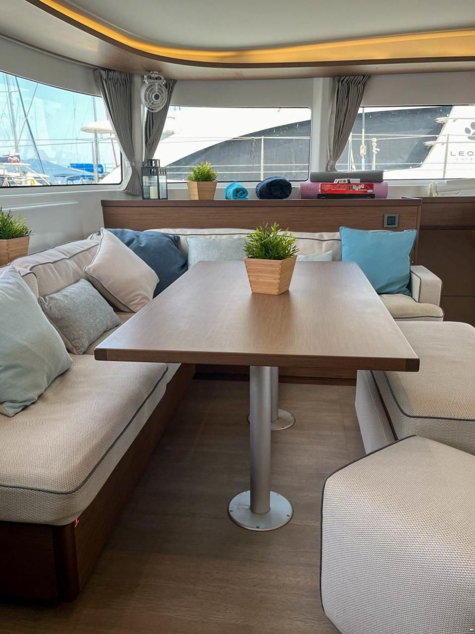 Lagoon 46 Owner's Version