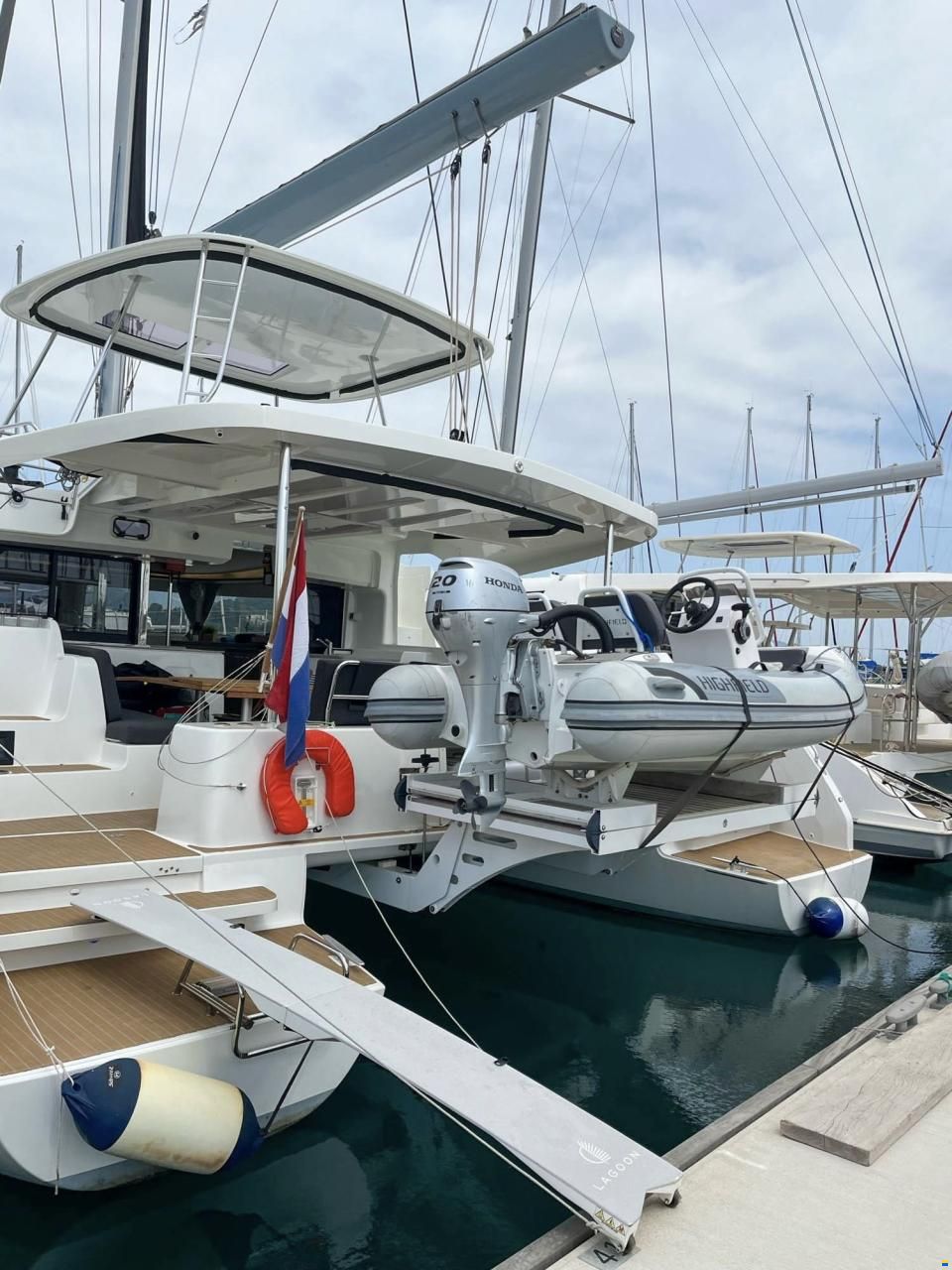 Lagoon 46 Owner's Version
