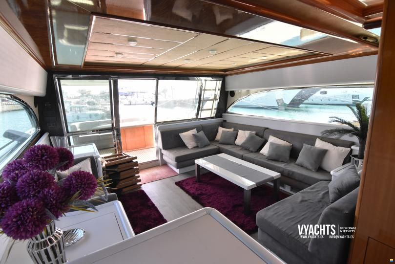 Ferretti 70 Flybridge