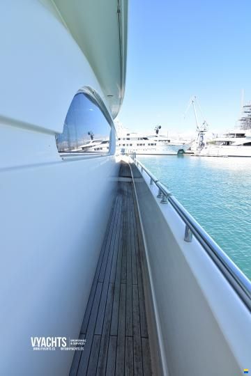 Ferretti 70 Flybridge