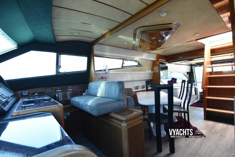 Ferretti 70 Flybridge
