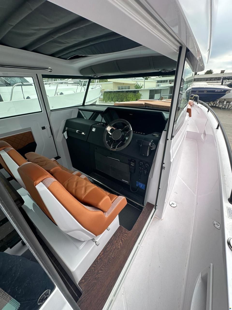 Axopar 37 XC Cross Cabin Brabus