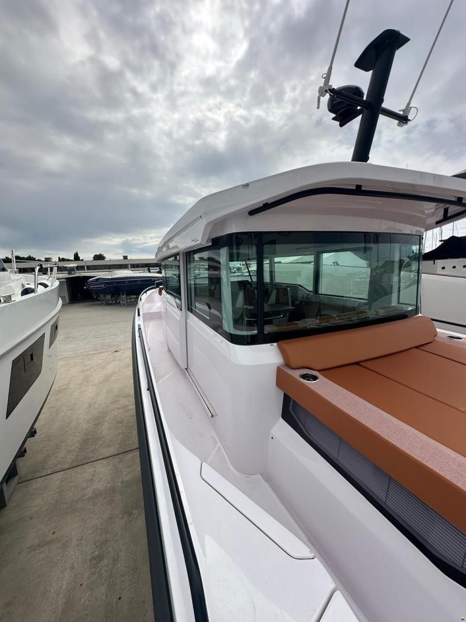 Axopar 37 XC Cross Cabin Brabus